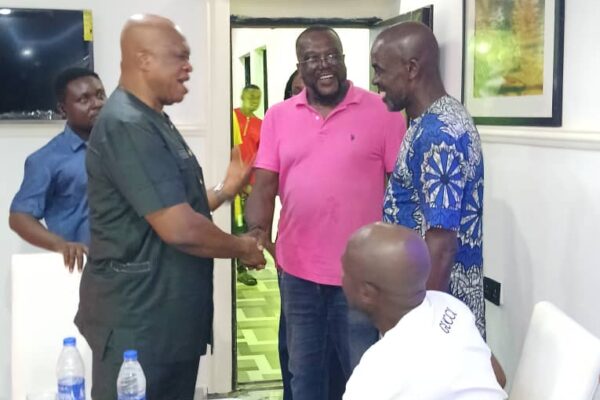 Anambra South Aspirant Azuka Okwuosa Visits Nkwelle Ezunaka for Condolence