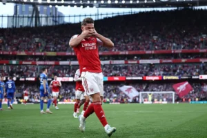 Gyokeres scores twice as Arsenal rout Leeds